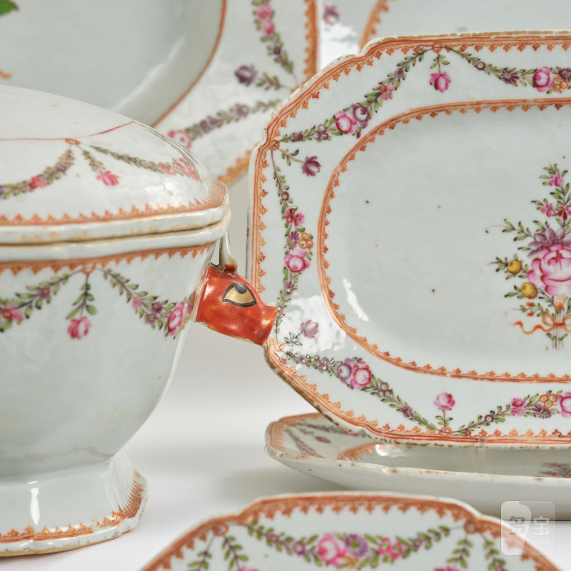 An extensive famille rose dinner service, - 图7